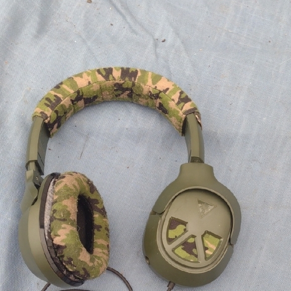 - Turtle Beach Camouflage Over-Ear Headphones with mic - Picture 1 of 3